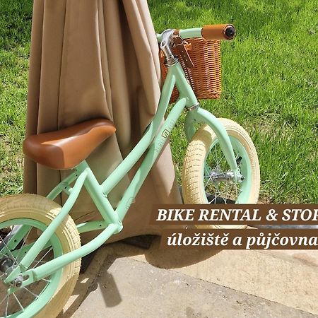 Villa Follemira Cz - Kitchen - Garden - Bike Storage Pencin Bagian luar foto
