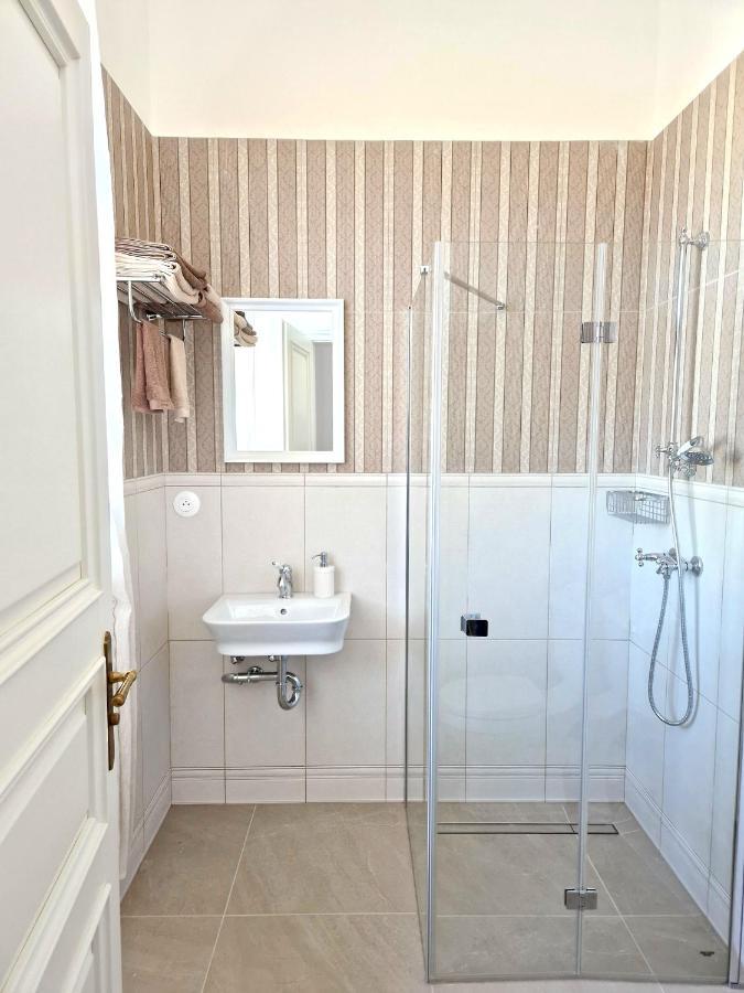 Villa Follemira Cz - Kitchen - Garden - Bike Storage Pencin Bagian luar foto